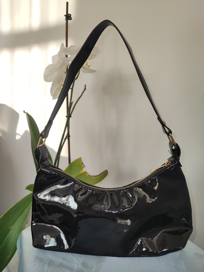 Kilitli Siyah Parlak Deri Kadın Çanta - Görsel 2