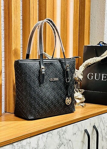 Guess kol çantası 