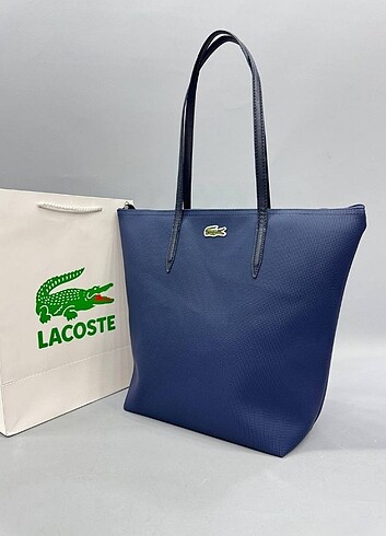 Lacoste kol çantası Ölçüleri 35x38 cm 