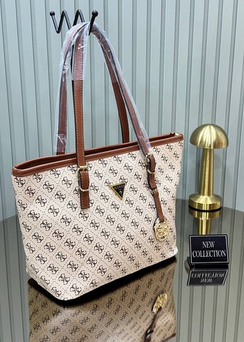 Guess Guess Kova Model 6 Rengiyle Stoklarımızda Ölçüleri: 42x24