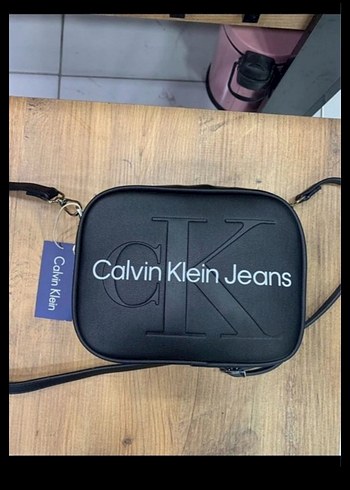 Calvin Klein Siyah Deri Kadın Çapraz Çanta