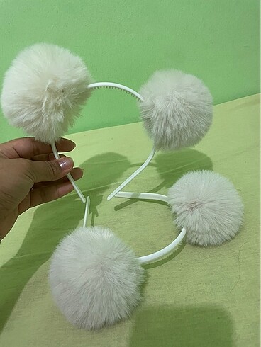 Peluş tuy beyaz büyük ponponlu taç