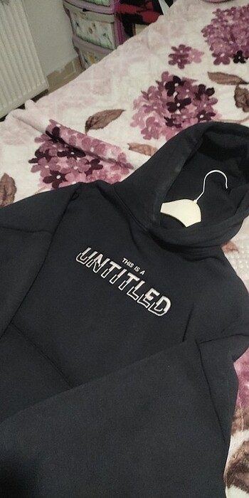 universal Beden Hiç kullanılmamış oversize sweatshirt butik ürünüdür !!