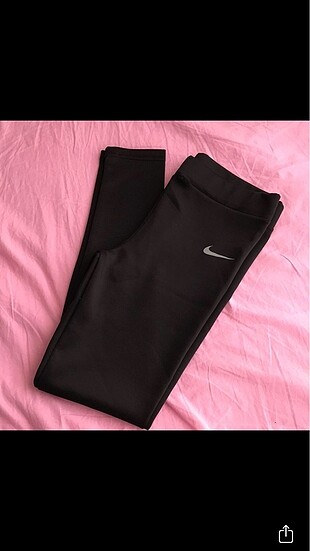 Nike Tayt