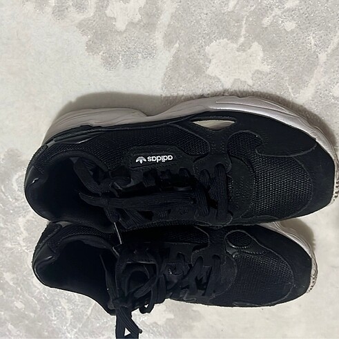 40 Beden Adidas Spor Ayakkabı