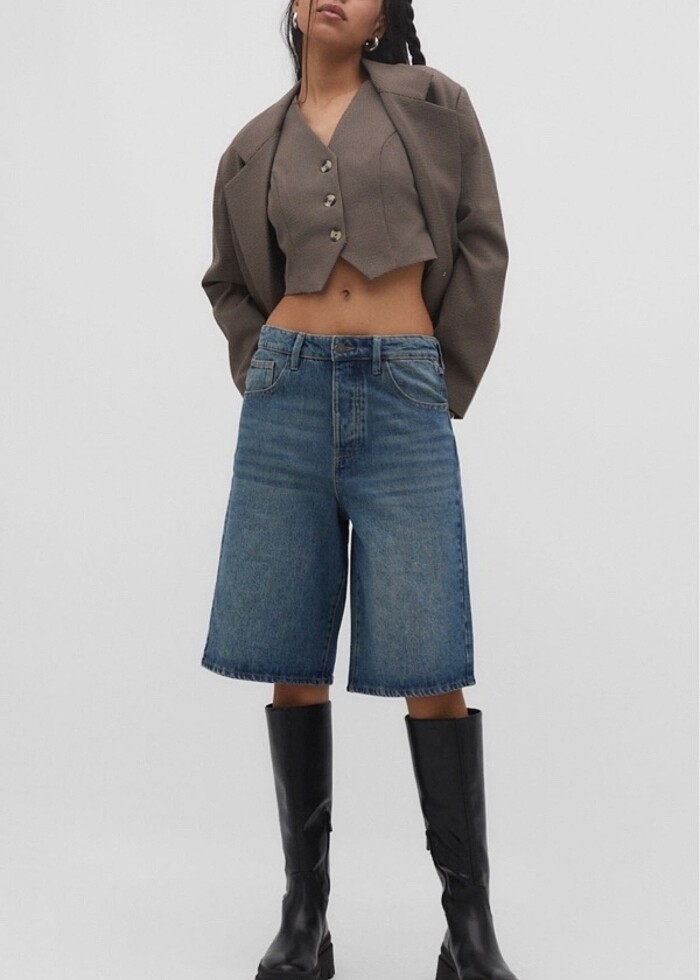 STRADİVARİUS BERMUDA KAPRİ GÜNEŞ TARZ ŞORT - Görsel 2