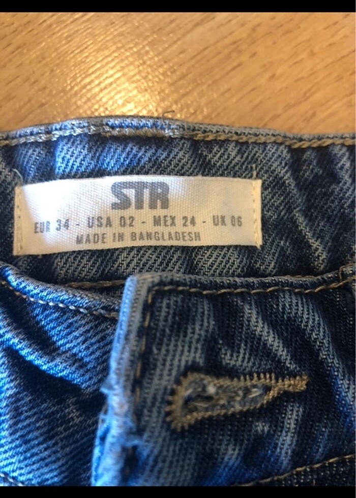 STRADİVARİUS BERMUDA KAPRİ GÜNEŞ TARZ ŞORT - Görsel 4