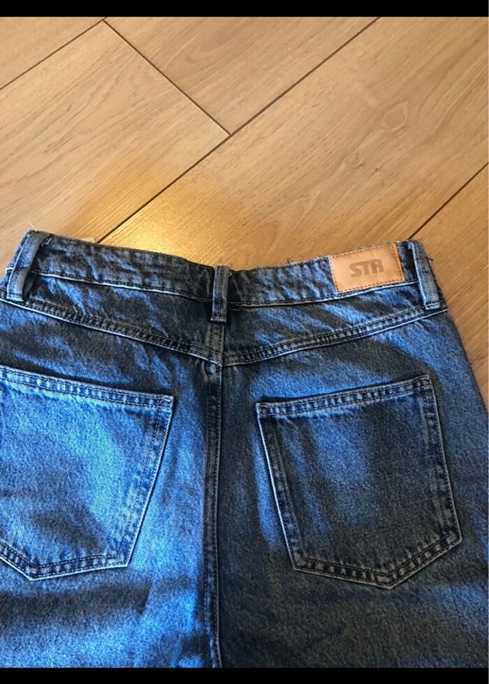 STRADİVARİUS BERMUDA KAPRİ GÜNEŞ TARZ ŞORT - Görsel 5