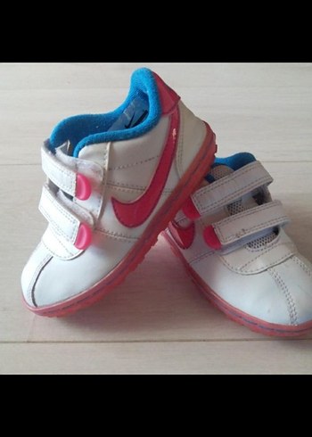 Nike Kız Çocuk Beyaz Cırt Cırtlı Spor Ayakkabı