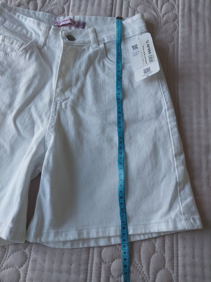 Beyaz Pamuklu Rahat Kesim Mini Kot Şort - Görsel 5