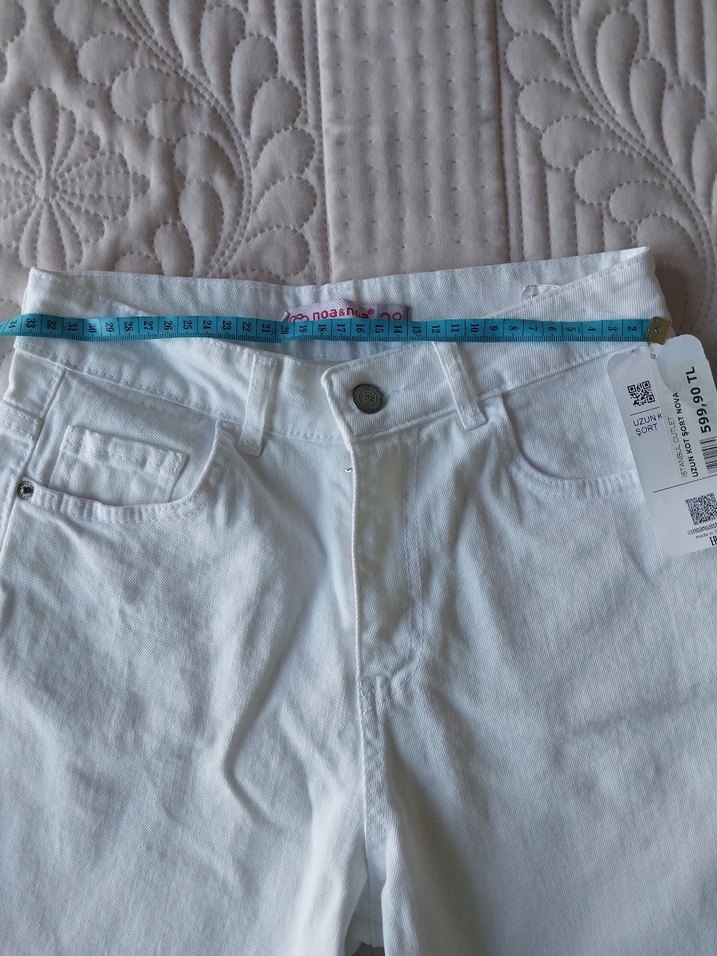 Beyaz Pamuklu Rahat Kesim Mini Kot Şort - Görsel 4