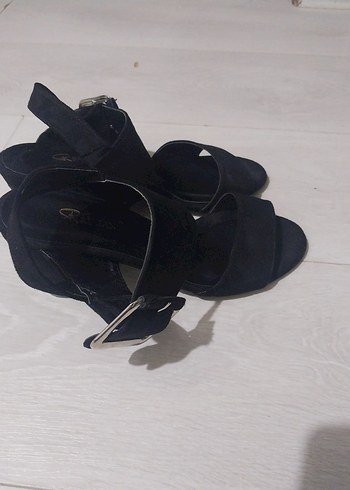 Siyah Kemerli Dolgu Topuk Kadın Akşam Ayakkabısı - Görsel 3