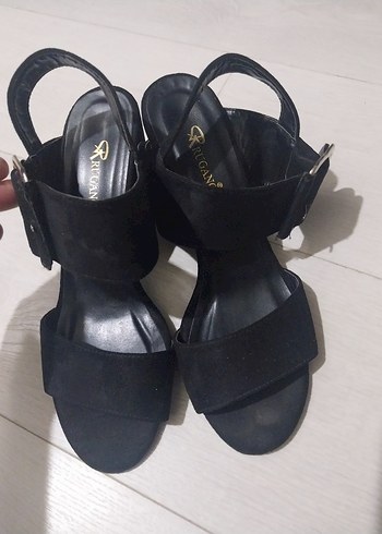 Siyah Kemerli Dolgu Topuk Kadın Akşam Ayakkabısı - Görsel 4