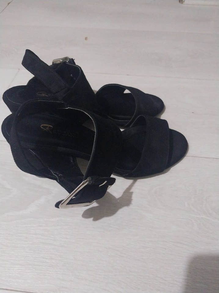 Siyah Kemerli Dolgu Topuk Kadın Akşam Ayakkabısı - Görsel 3