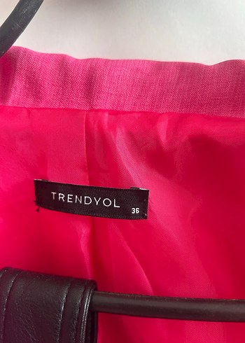 Pembe crop Kısa Kadın Blazer Ceket Trendyol Milla - Görsel 2