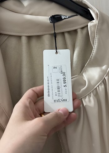 40 Beden Bej Mini Deri Ceket Düğmeli ve Rahat