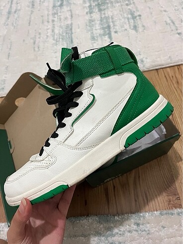 zara spor ayakkabı