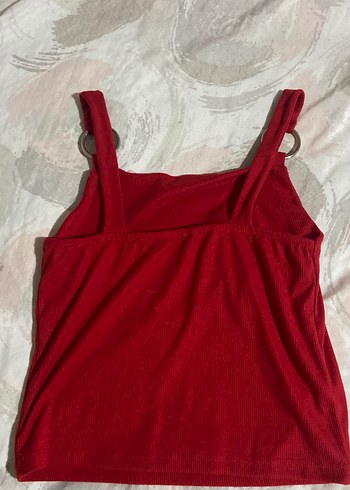 Kırmızı Tokalı İnce Askılı Kadın bluz - Görsel 2