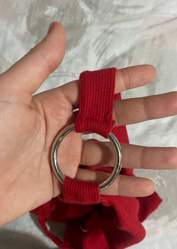 Kırmızı Tokalı İnce Askılı Kadın bluz - Görsel 3