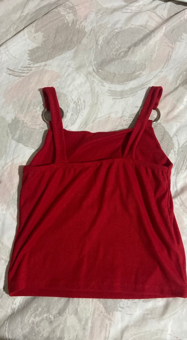 Kırmızı Tokalı İnce Askılı Kadın bluz - Görsel 2