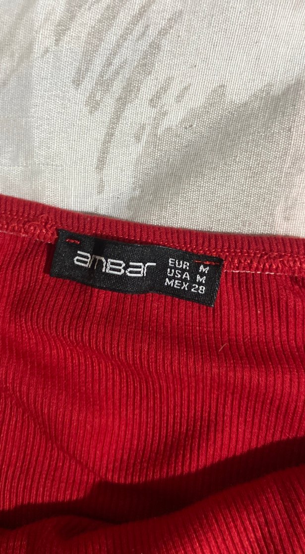 Kırmızı Tokalı İnce Askılı Kadın bluz - Görsel 4