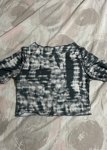 Gri Batik Desenli Kısa Kollu Bluz - Görsel 2