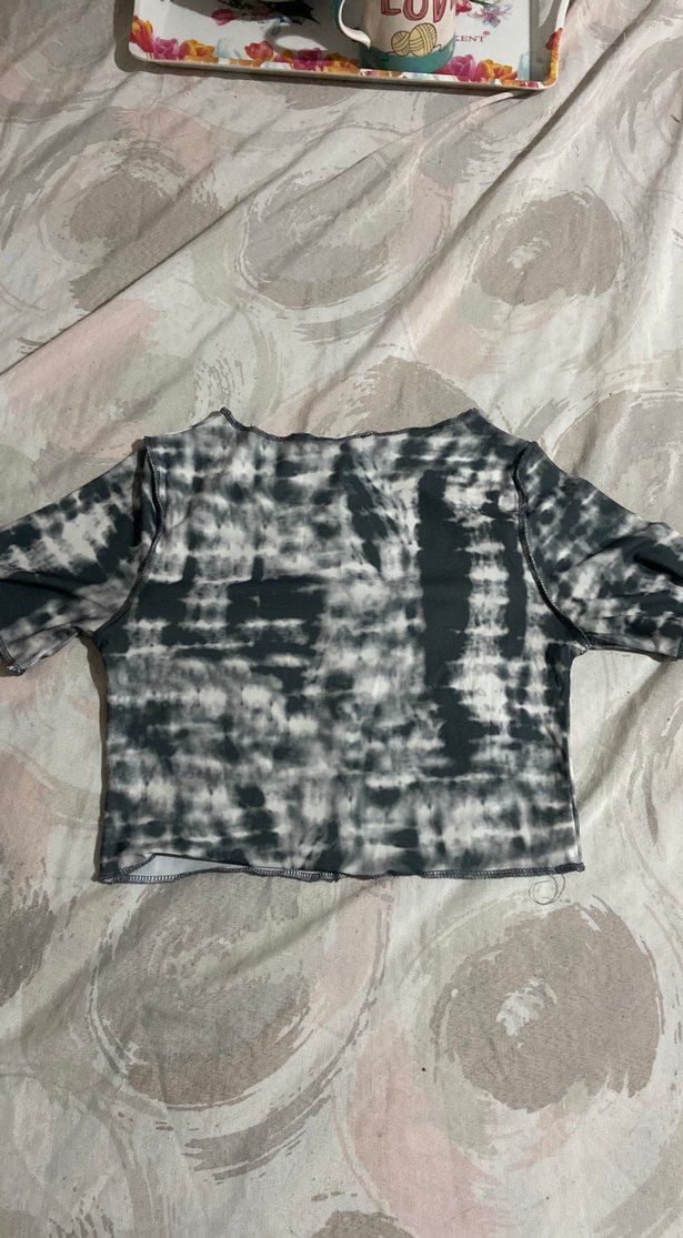 Gri Batik Desenli Kısa Kollu Bluz - Görsel 2