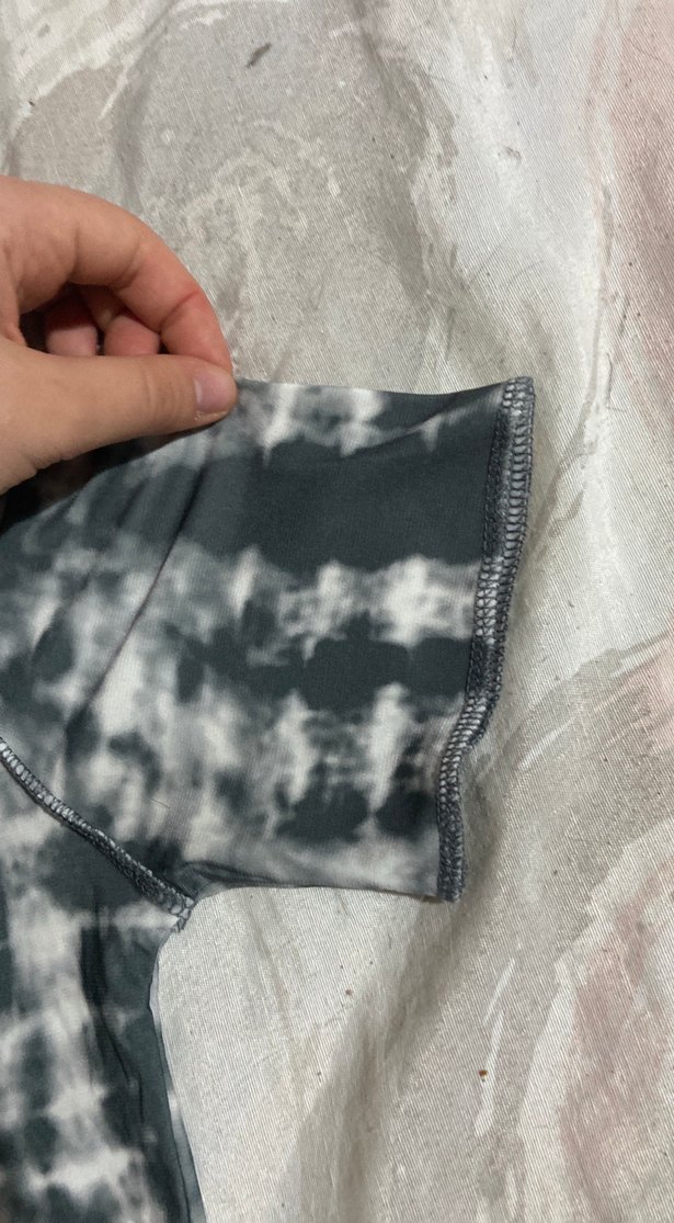 Gri Batik Desenli Kısa Kollu Bluz - Görsel 3