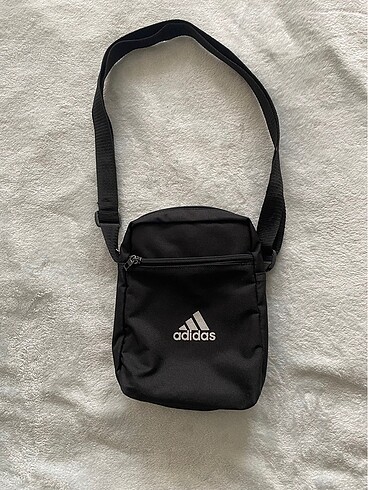 Adidas çanta