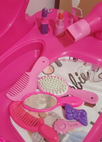 Beden Renk Barbie Oyun Güzellik ve Makyaj Masası