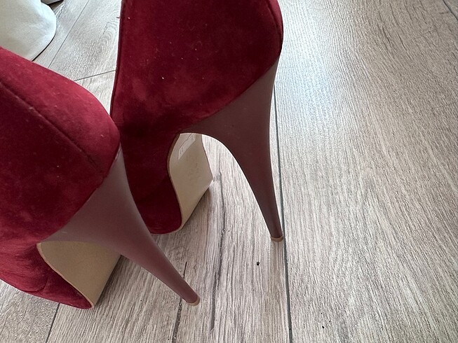 Kırmızı topuklu ayakkabı - Görsel 5