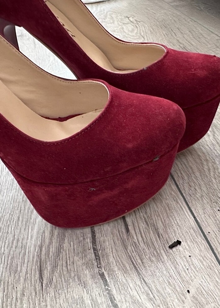 Kırmızı topuklu ayakkabı - Görsel 4