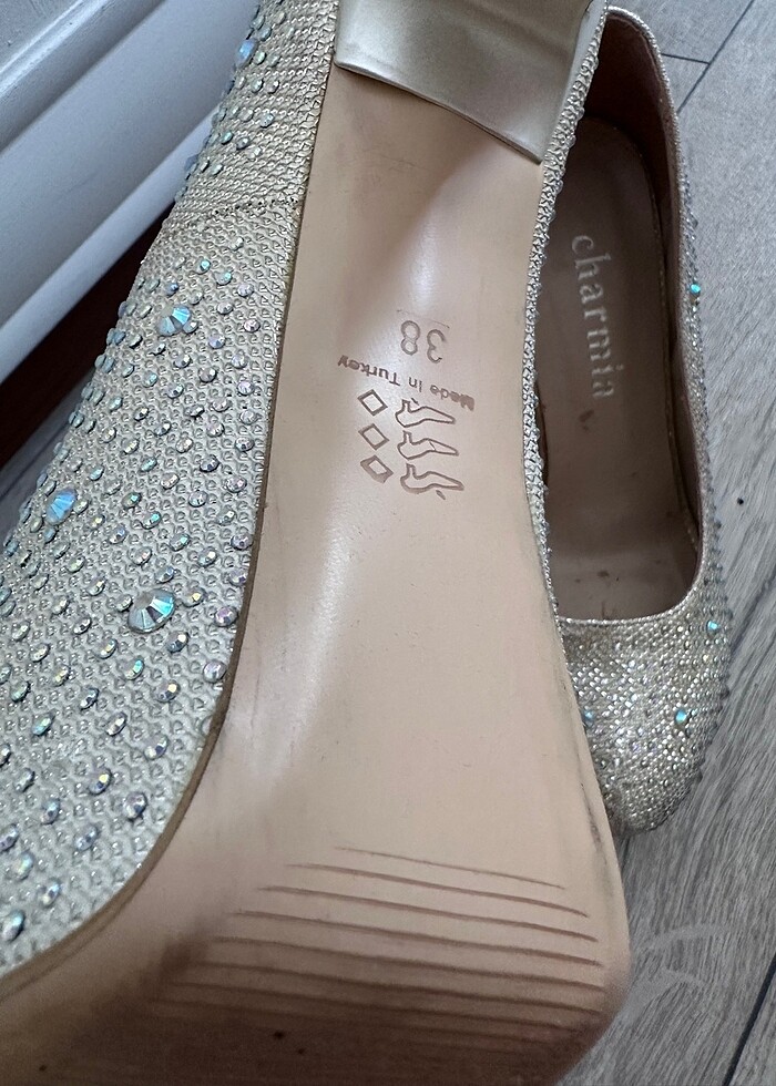 Beyaz taşlı topuklu ayakkabı - Görsel 4