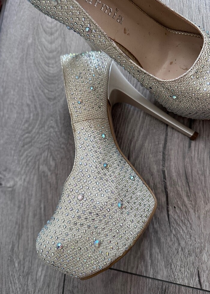 Beyaz taşlı topuklu ayakkabı - Görsel 5