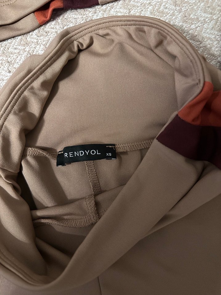 Bej Uzun Kollu Crop ve tayt takım - Görsel 4