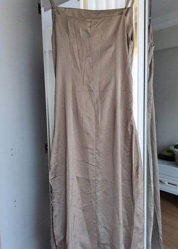 l Beden saten ince askılı kik bir elbise