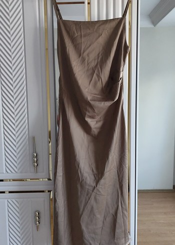 saten ince askılı kik bir elbise