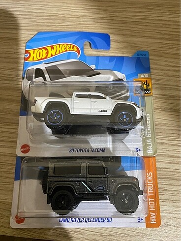 Hot wheels land rover defender 90 ve toyota tacoma