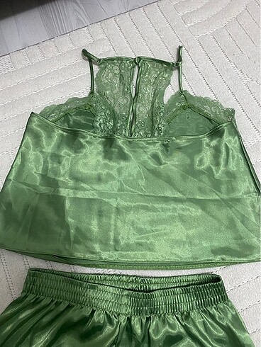 Trendyol & Milla Saten pijama takımı