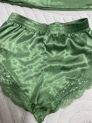 38 Beden yeşil Renk Saten pijama takımı