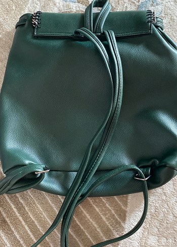 Zara Zincir Detaylı Yeşil Deri Kadın Sırt Çantası