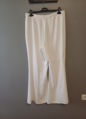 44 Beden beyaz Renk Yırtmaç paça beyaz kumaş pantolon