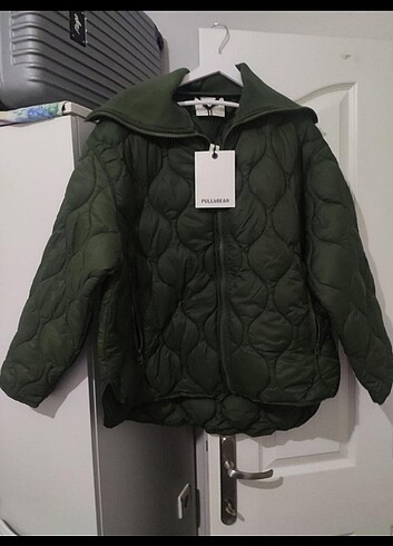 Pull And Bear Mont