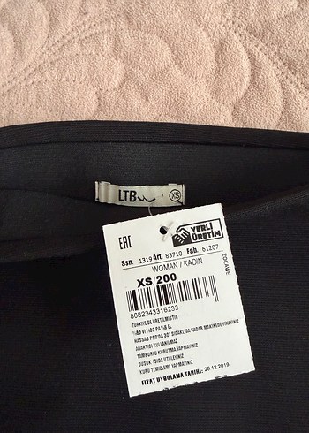 Siyah Dar Kesim Midi Etek - Görsel 3