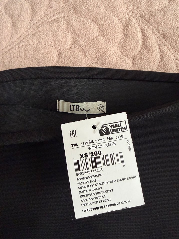 Siyah Dar Kesim Midi Etek - Görsel 3