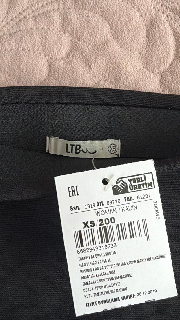 Siyah Dar Kesim Midi Etek - Görsel 2