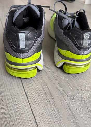 Gri ve Sarı Bağcıklı Erkek Koşu Ayakkabısı - Görsel 4