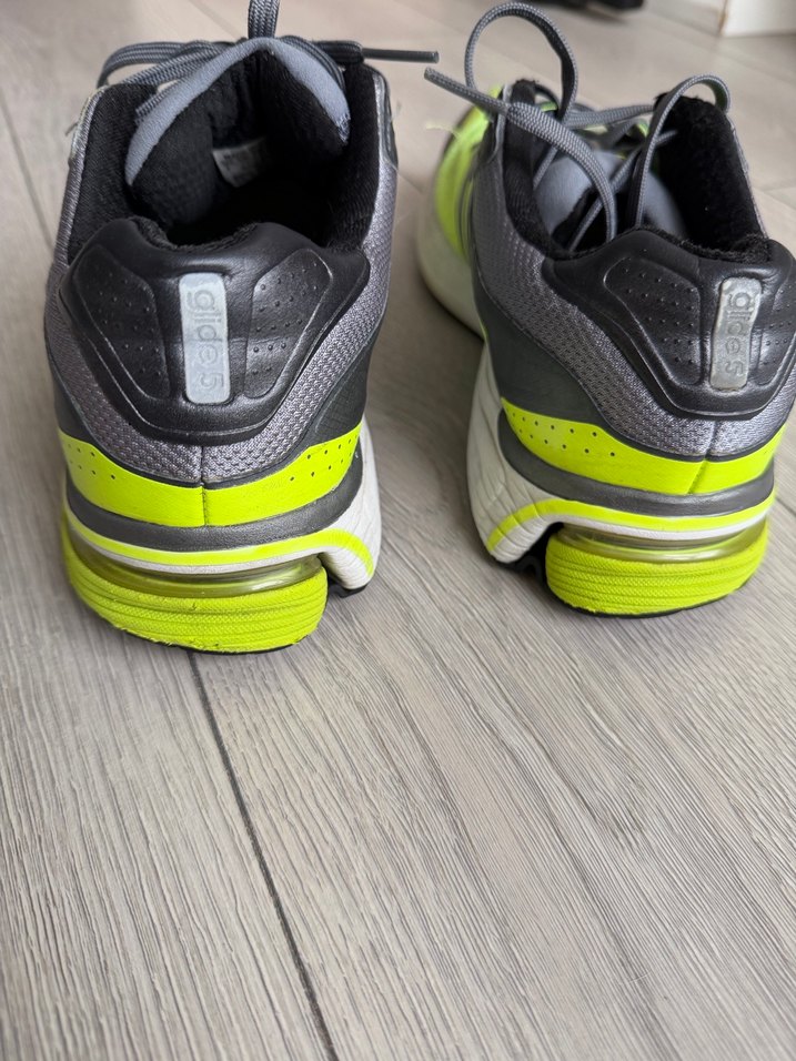 Gri ve Sarı Bağcıklı Erkek Koşu Ayakkabısı - Görsel 4