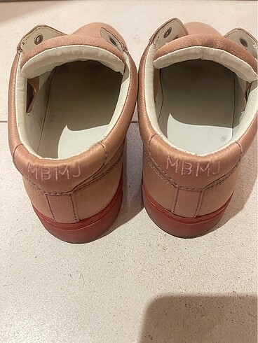 Marc by Marc Jacobs MBMJ rose gold saten