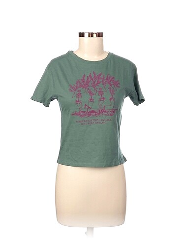 Pull and Bear T-shirt %70 İndirimli.